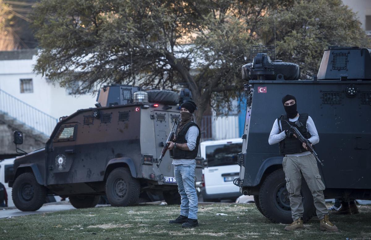 بريطانيا تُحذر رعاياها من السفر إلى مناطق المواجهات بتركيا