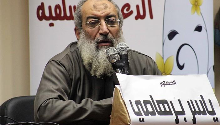 برهامي: لا يجوز للمرأة ارتداء صندل دون شراب.. وكيل الأوقاف: فتاوى شاذة