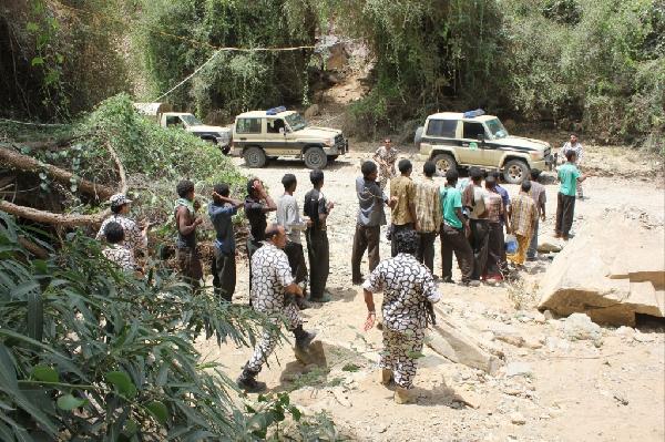 ضبط 47 متسلل أفريقي وباكستاني بالصحراء الغربية بشرق العوينات