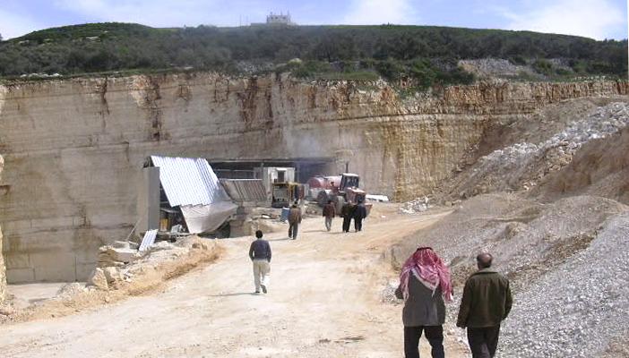 إضراب “محاجر أسوان” رفضًا لسيطرة العسكر على الثروة المعدنية