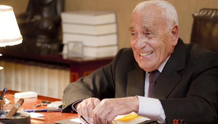 “هيكل” يسقط أرضًا ويدخل مستشفى في لندن