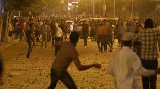 أهالي “شهداء العباسية”يطالبون بالقصاص أمام مكتب النائب العام