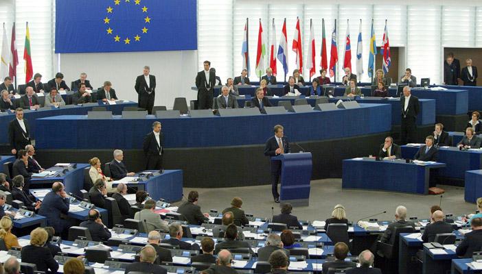 الاتحاد الأوروبي يدين اقتحام “الصحفيين”