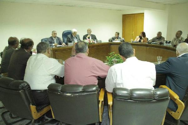 محافظ أسيوط يبحث زيادة نصيب الفرد من الخبز