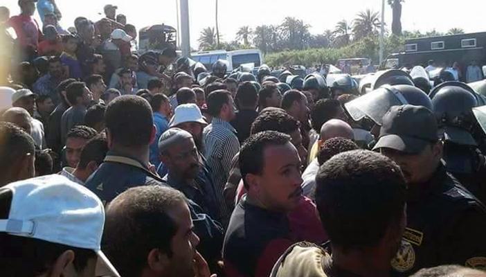 أمن الإسكندرية ينفذ حملة لإزالة مساكن بالأوقاف.. والأهالي: منكم لله