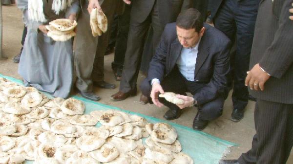 جولة مفاجئة لوزير التموين بكرداسة