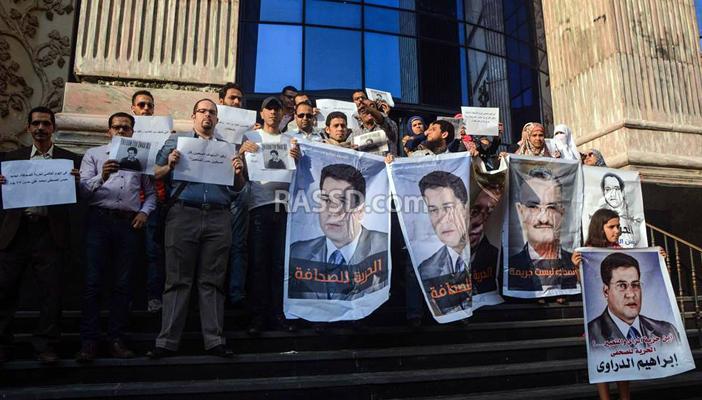 وقفة للصحفيين للمطالبة بالإفراج عن جميع زملائهم