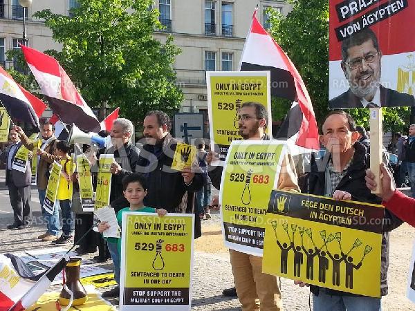 مظاهرة أمام مقر المفوضية الأوربية ببرلين لرفض أحكام الإعدام