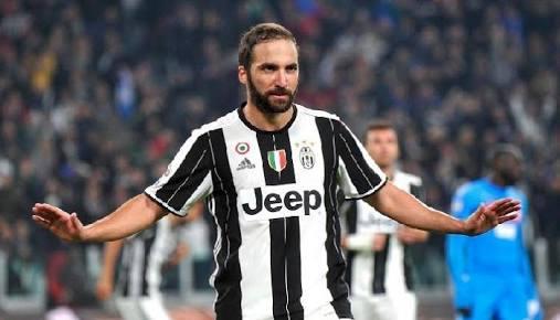 هيجواين ينافس كريستيانو رونالدو على لقب الأفضل في أبطال أوروبا