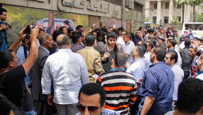 الأمن يشوش على الإنترنت بالنقابة.. والبلطجية يعتدون على الصحفيين