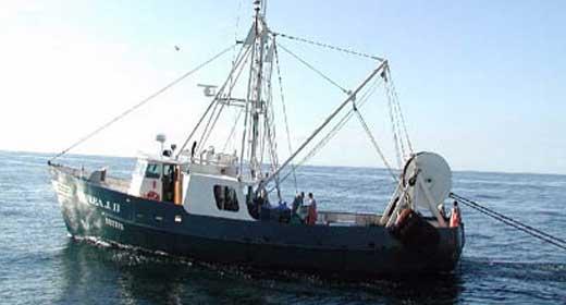 ليبيا تحتجز مركبي صيد بسبب اختراق المياه الإقليمية