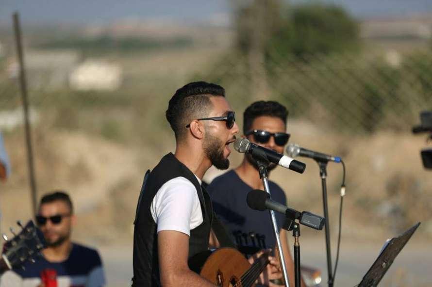 دعم فني جديد للأسرى الفلسطينيين.. فرقة “دواوين” تقيم حفلها وسط غزة