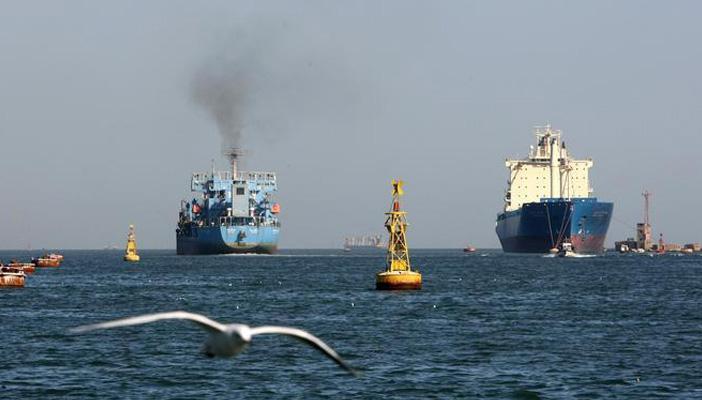 بالفيديو.. السيسي ينفي انخفاض إيرادات القناة والهيئة تكذبه بالأرقام