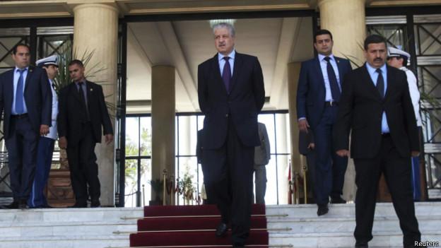 تعيين حكومة جزائرية جديدة برئاسة “سلال”