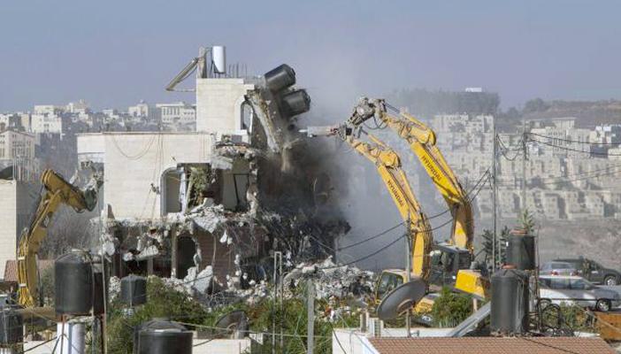 محكمة صهيوينة تُقرر تهجير فلسطيني قرية “عتير” لإقامة بلدة يهودية