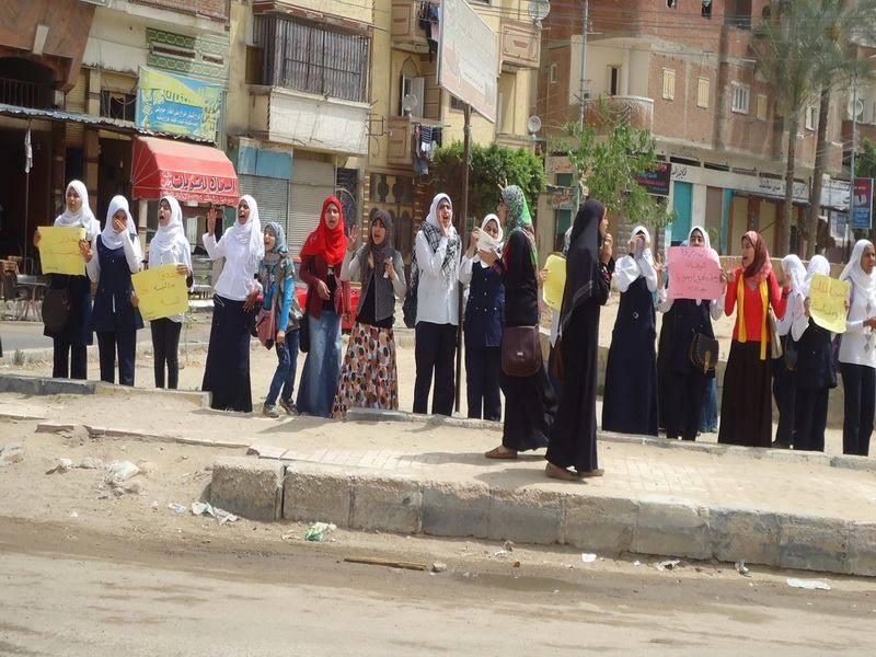 وقفة احتجاجية لطالبات ضد الانقلاب بأبو المطامير