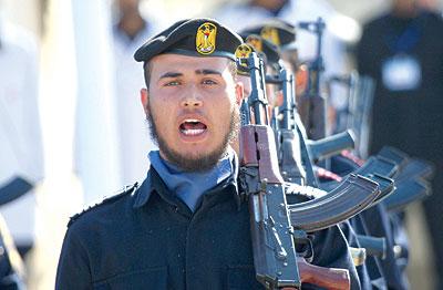 حماس تفض بالقوة مظاهرة داعمة لبشار الأسد بغزة