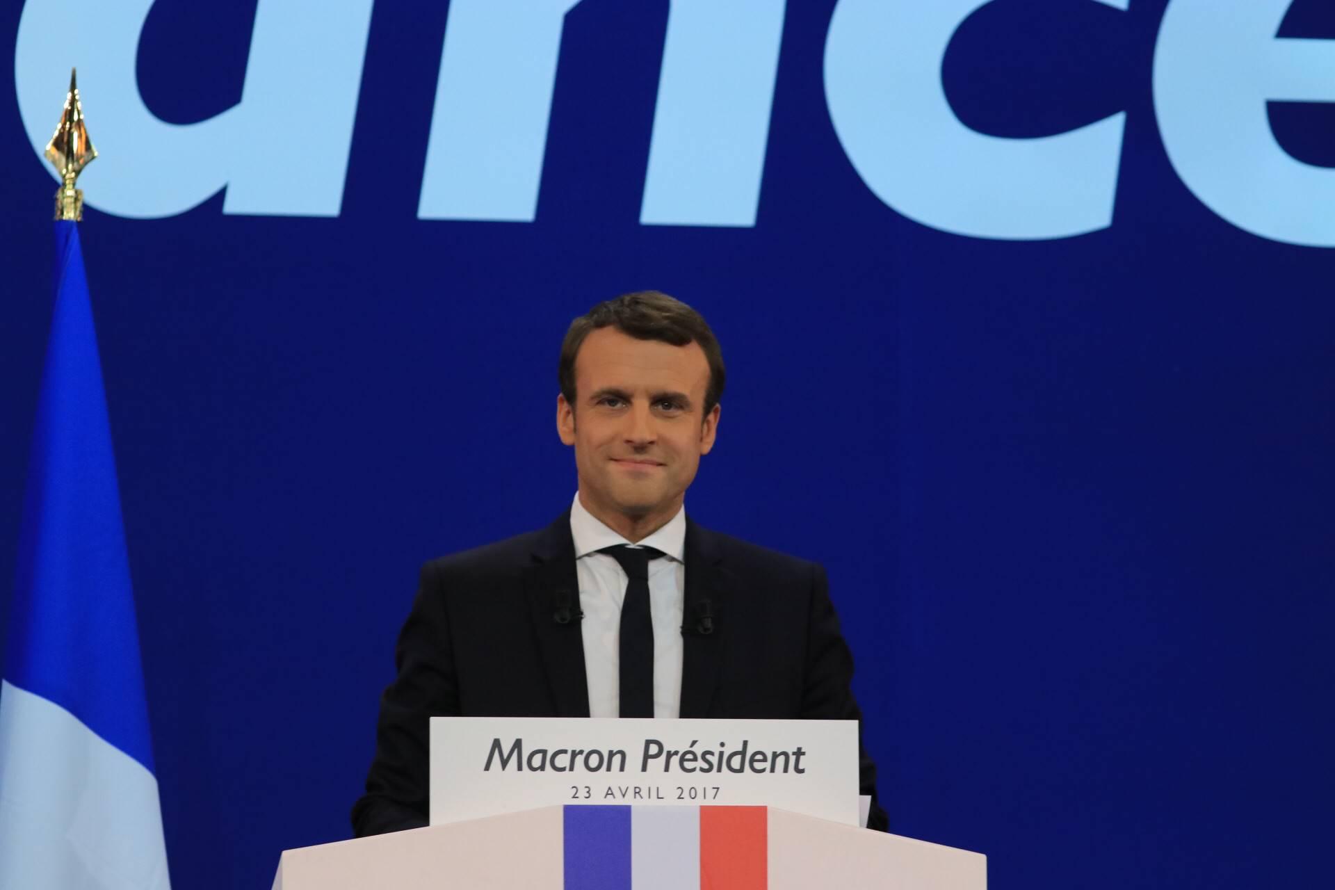 هكذا يرى الفرنسيون “ماكرون”.. منارة أمل في أجواء يائسة!