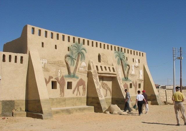 غداً..اضراب مراقبو آثار الوادي الجديد عن العمل للمُطالبة بالتثبيت