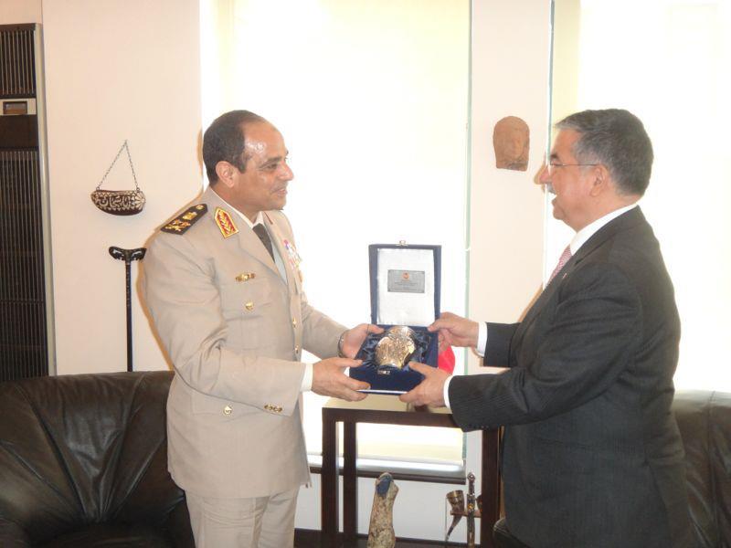 السيسي يفتتح معرض اسطنبول الدولي للأسلحة