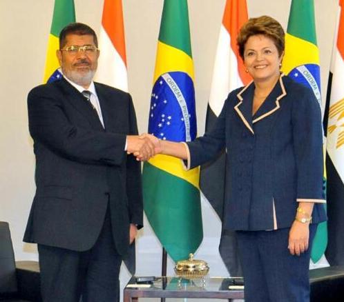 بالفيديو..استقبال حافل لمرسي في البرازيل