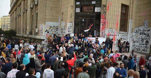 التيار الشعبي يطالب بمحاكمة مرسي ووزير داخليته