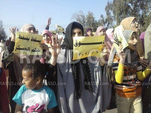 كفيفة تقود مسيرة ضد الانقلاب بدسوق