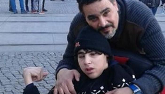 لأول مرة.. مجدي كامل ينشر صوره تجمعه بابنه “المعاق”