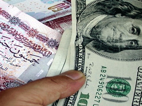 خبراء يحذرون من وصول “الدولار” لـ 8 جنيهات بالسوق السوداء