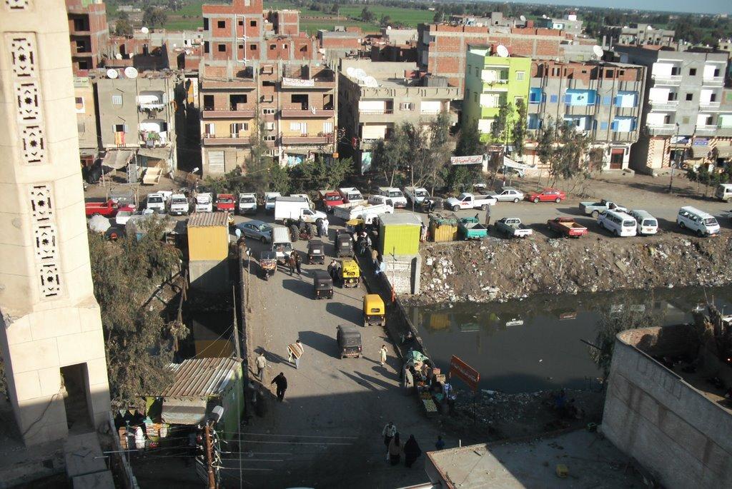 غضب بين أهالي إيتاي البارود بسبب سائقي “التوك توك” أمام المستشفى العام