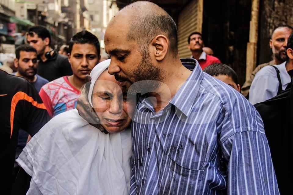 بالصور.. استمرار عملية إطفاء حريق العتبة وسط تذمر من الأهالي