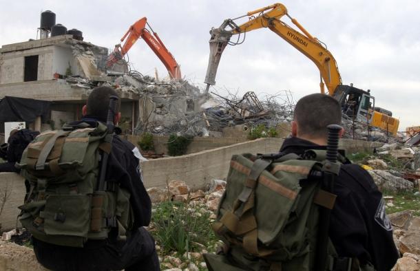 هدم منزلين ومصادرة 3 “خيم” بالطويل جنوب نابلس