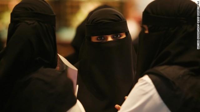 أروى الحجيلي .. أول امرأة تعمل محامية بالسعودية