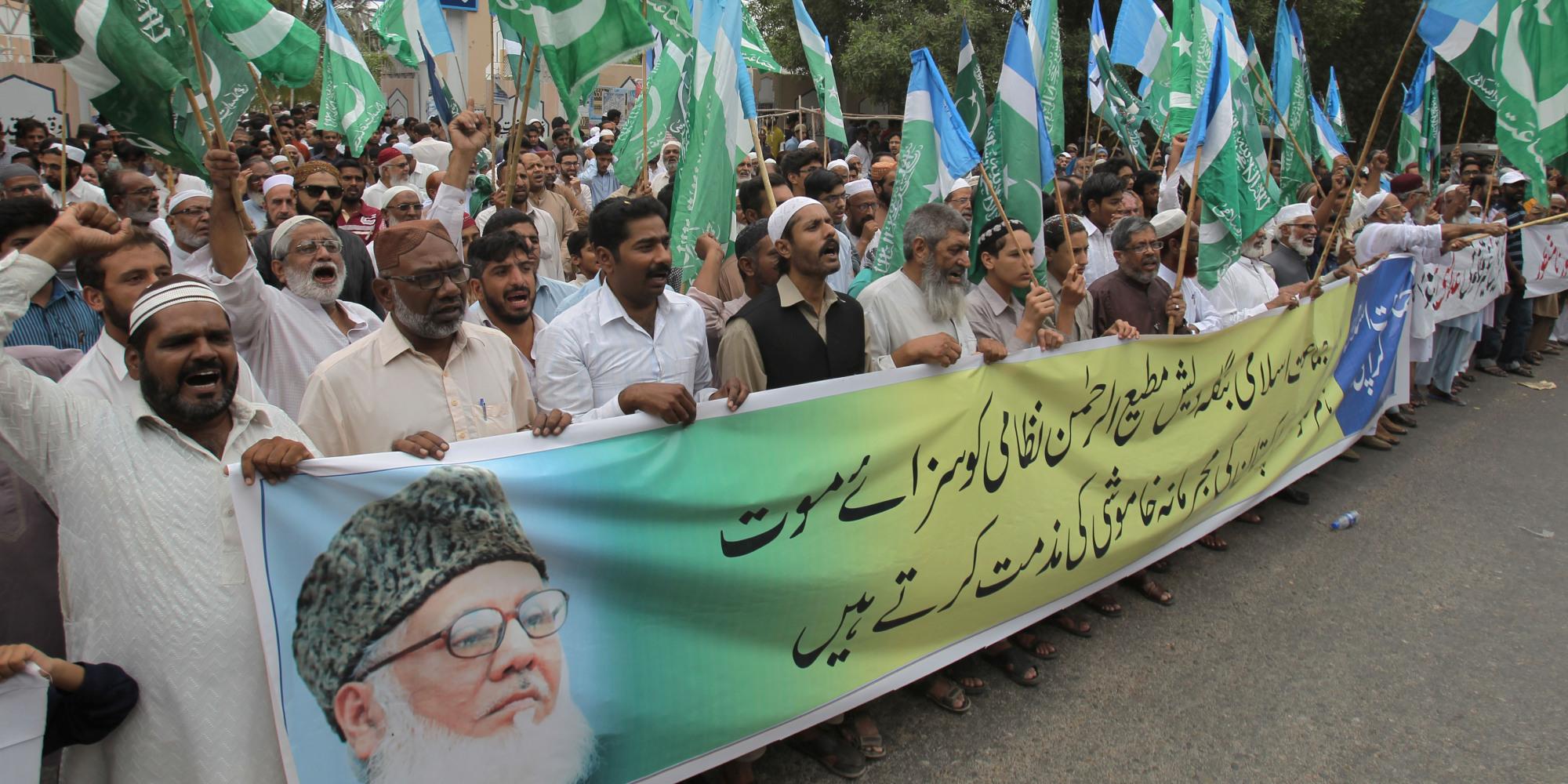 احتجاجات في بنجلاديش على إعدام “نظامي”