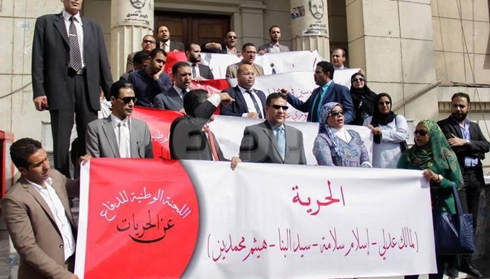 بالصور.. وقفة بـ”المحامين” رفضا لاعتقال وتعذيب زملائهم