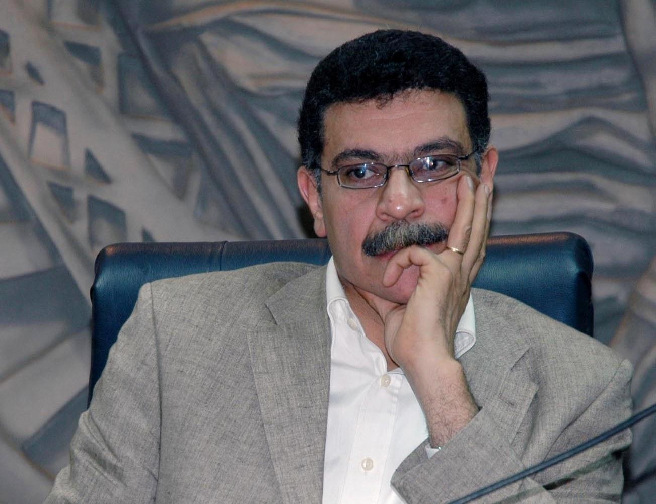 فهمى: التهديد بفرض الحراسة على “الصحفيين” فعل جنوني طائش