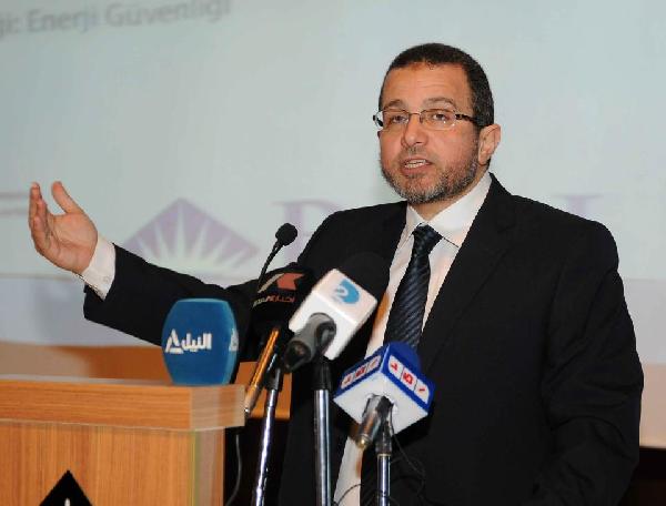 قنديل يفتتح المؤتمر العالمي الأول لمشروع تنمية السويس