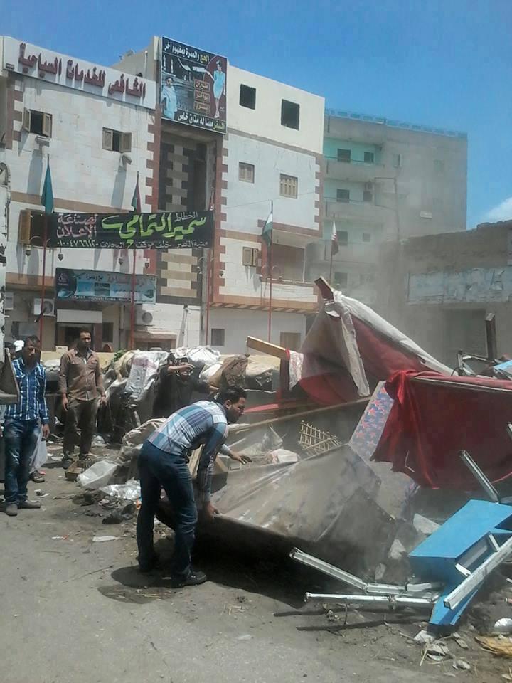 حملة لإزالة محلات الباعة الجائلين بمنية النصر بالدقهلية