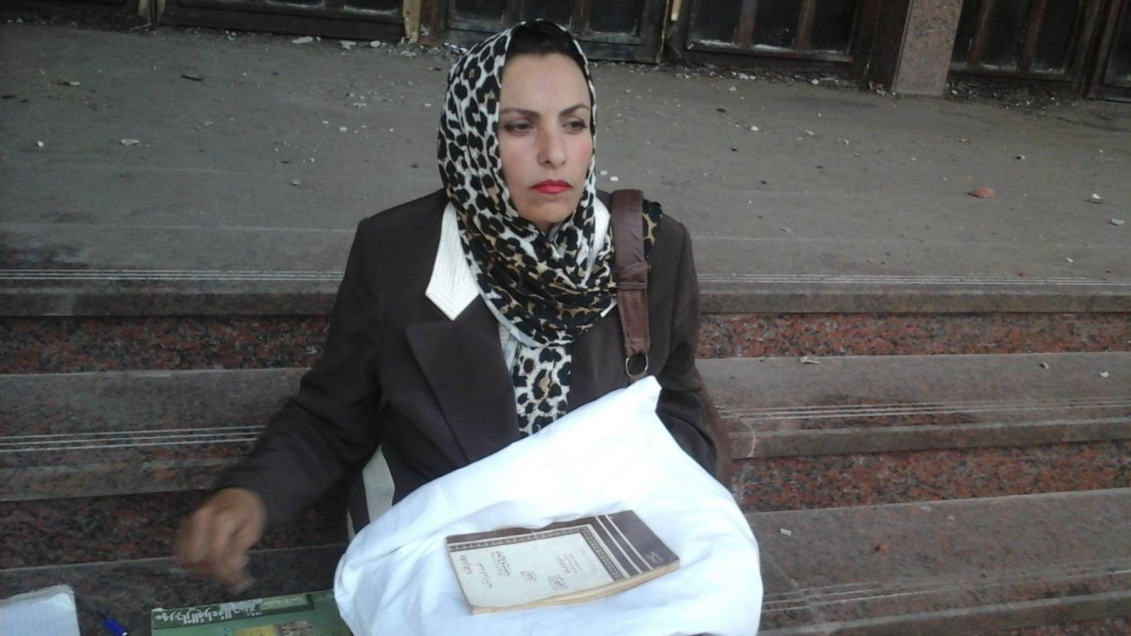 “عكاشة” يتظلم على قرار منعه من السفر وطليقته تواصل اعتصامها