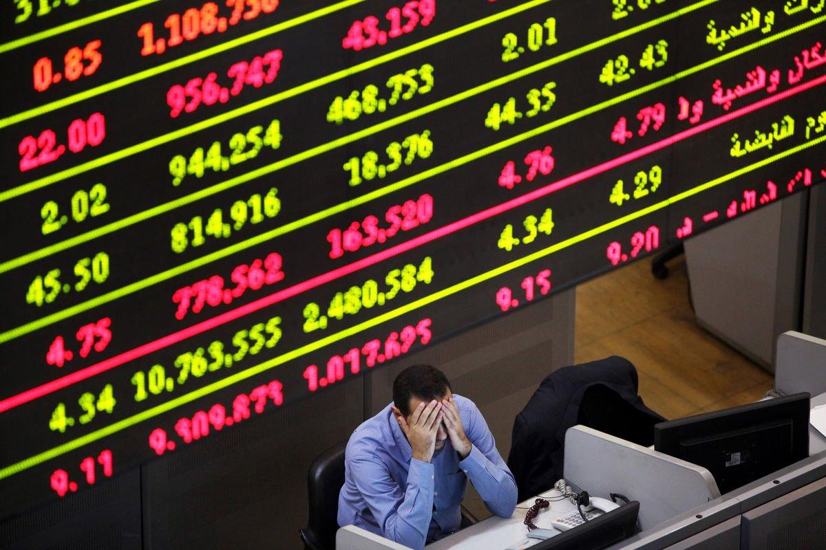 خلال ساعتين من بدء التدوال.. البورصة تخسر مليار جنيه