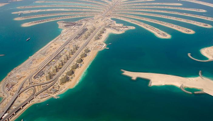 بالفيديو..”شردي” يعرض صور “النخلة” بدبي على أنها قناة السويس الجديدة