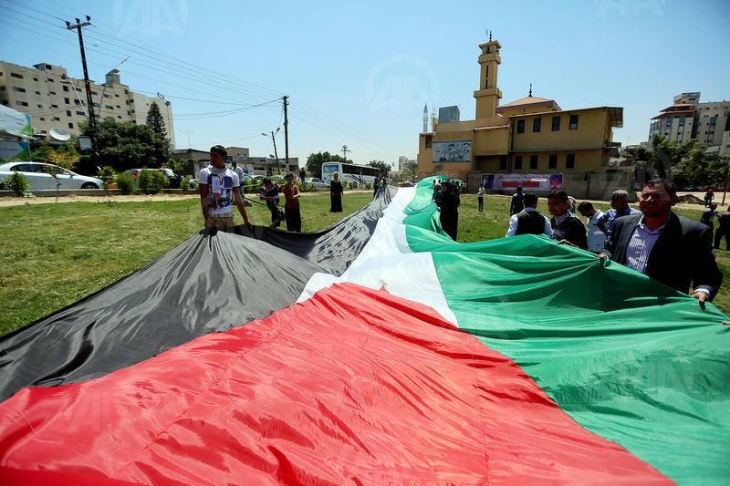 أكبر علم لفلسطين بغزة إحياءً للذكري الـ 66 للنكبة