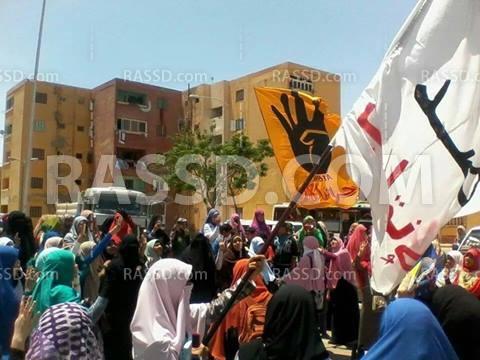 مسيرة لطالبات كلية الدراسات اﻹسلامية بجامعة السادات