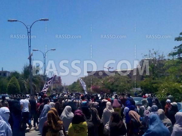 مسيرة لطلاب ضد الانقلاب بجامعة ‏أسيوط تحت شعار “مرسي رئيسي”