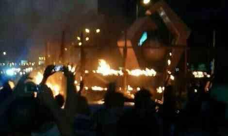 التحقيق مع 5 طلاب بتهمة إحراق النصب التذكاري برابعة أمس