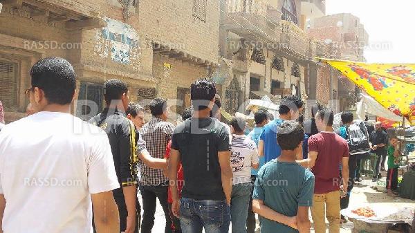 “فراشة” مفاجئة بـ”مطرطارس” بالفيوم تنديدا بغلاء الأسعار