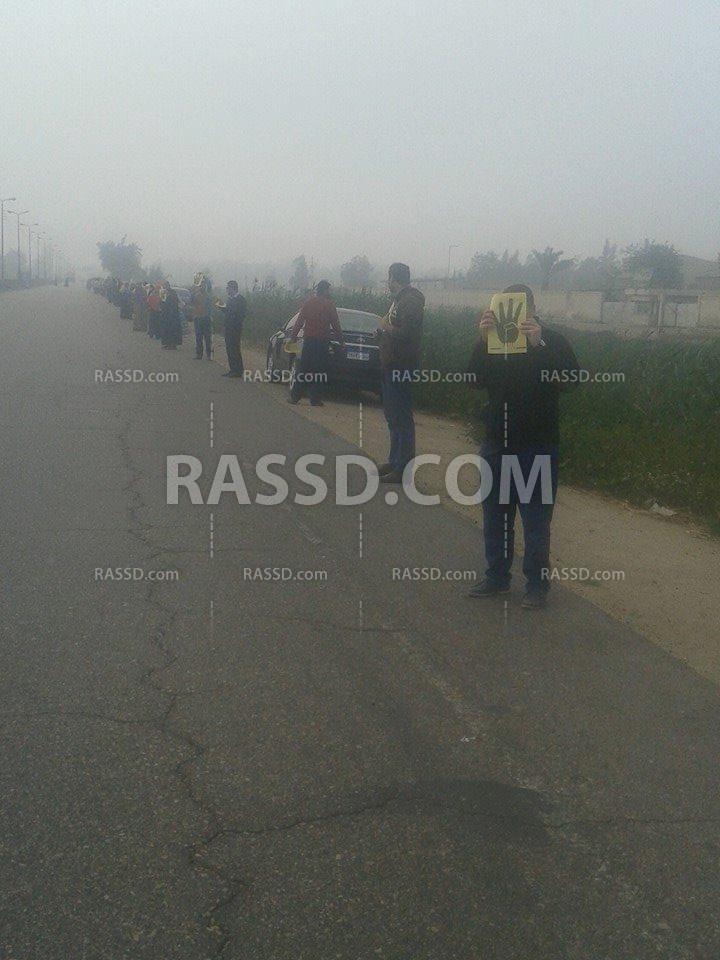 سلسلة بشرية لرافضي الانقلاب بإيتاي البارود