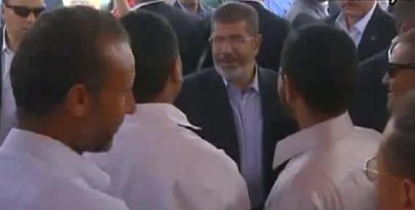 بالفيديو..مرسي يرد على تخوف شاب من مشروع قناة السويس