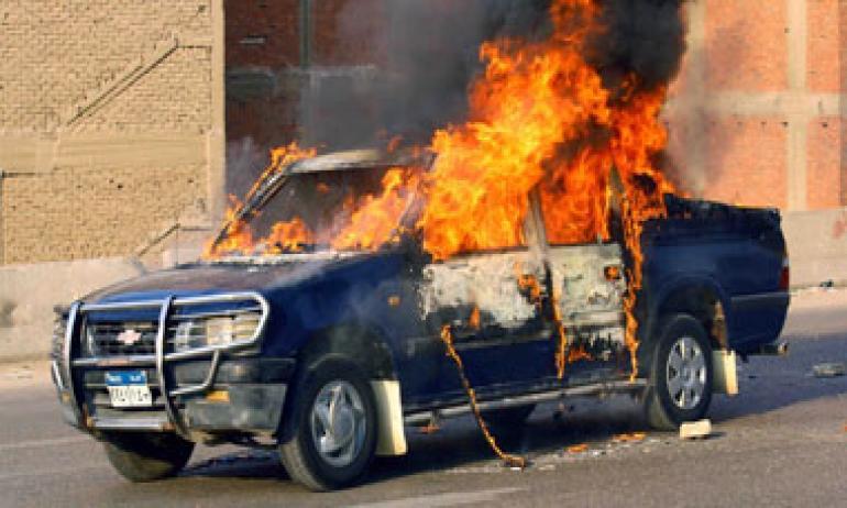 مجهولون يشعلون النيران في سيارات شرطة قسم “بور سعيد”