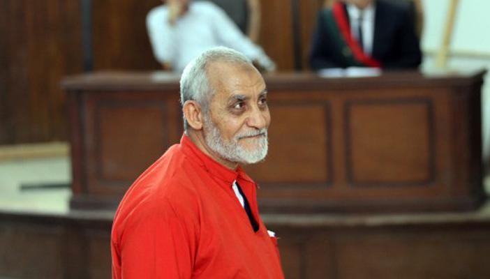 وسط الضحكات والابتسامات.. “بديع” يخلع البدلة الحمراء ويلبسها للبلتاجى